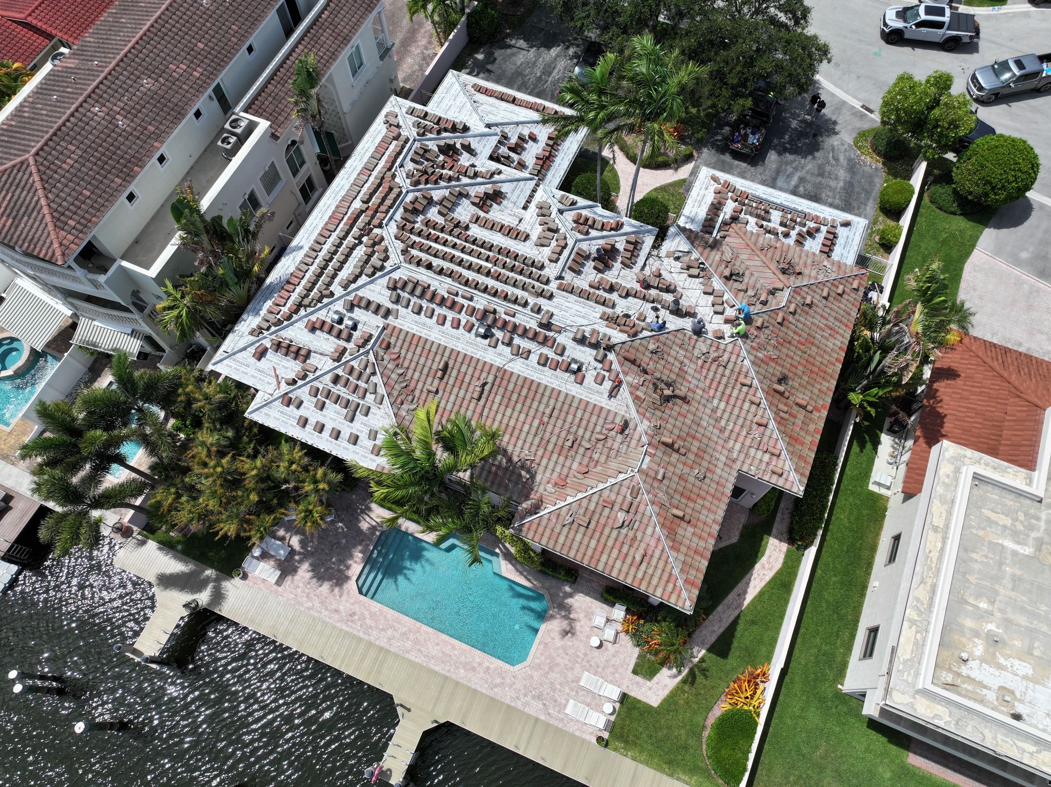 Roof replacement with concrete tiles in Fort Lauderdale - Before pictures